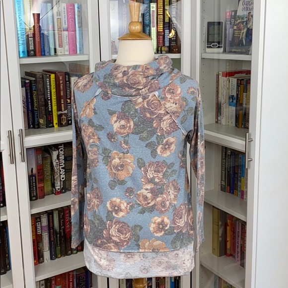 Blue Floral Long Sleeve Turtleneck Tee - Picture 5 of 13